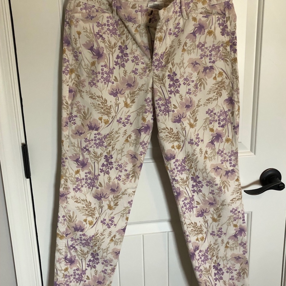 Women’s Old Navy flower print capris Sz 8